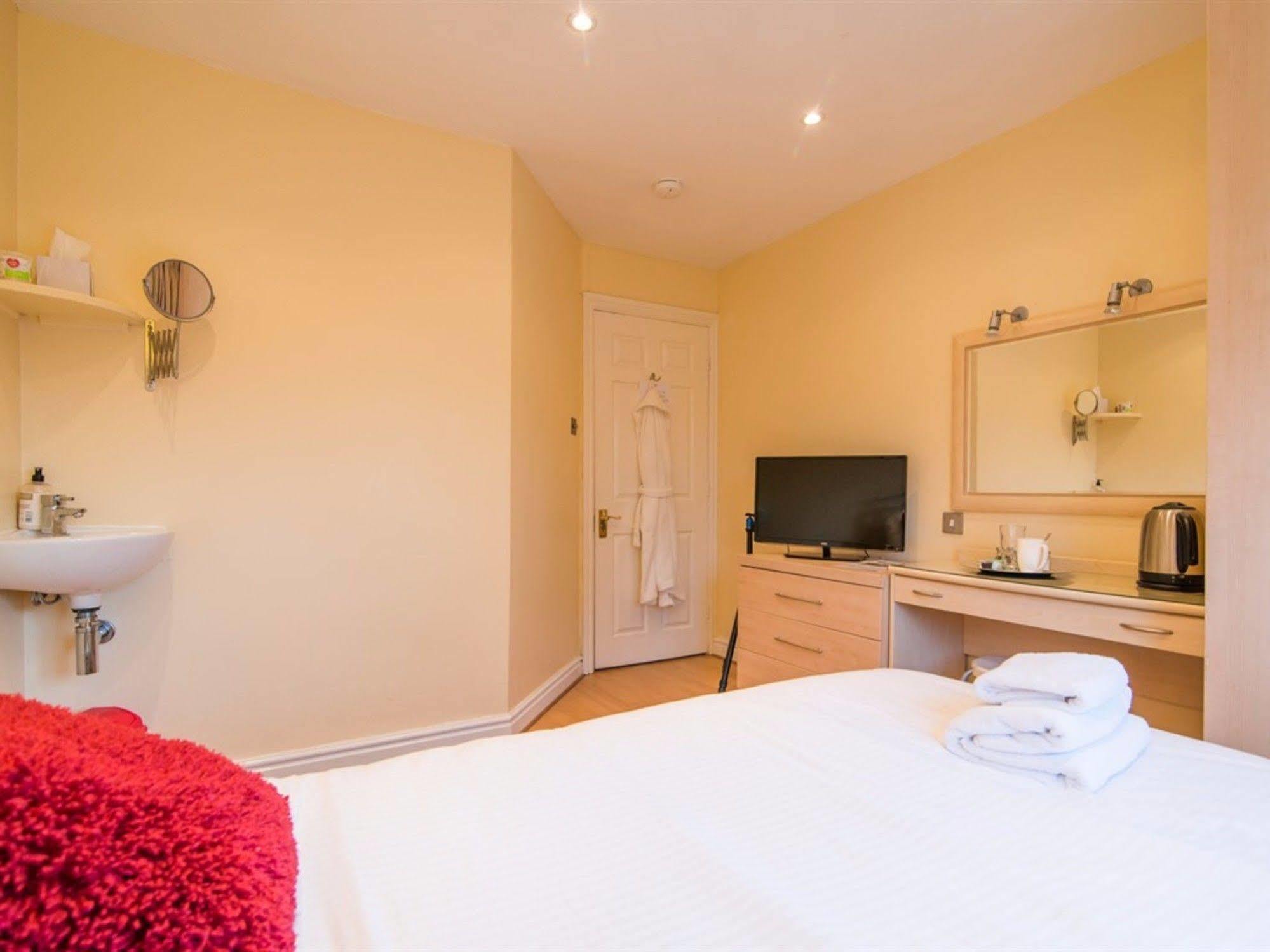 Hotel Ayuda House Altrincham Exterior foto
