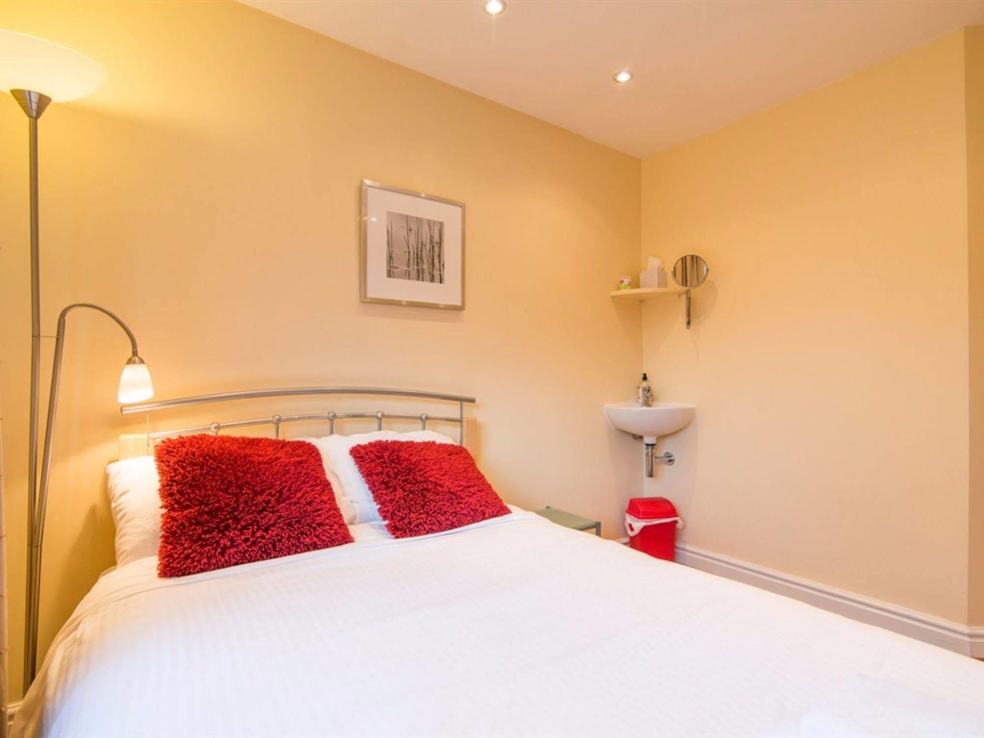 Hotel Ayuda House Altrincham Exterior foto